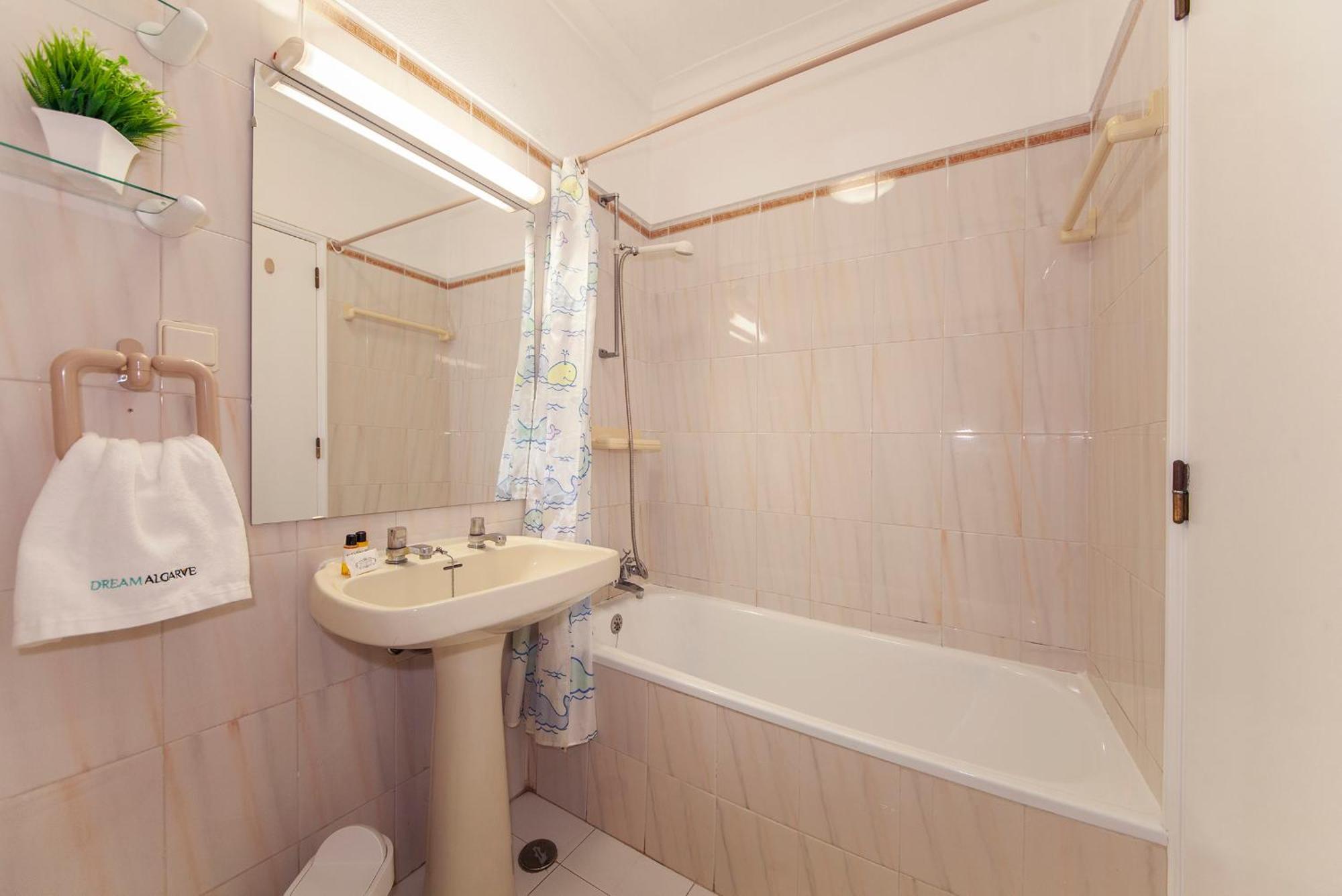 B25 - Candimar Beach Apartment Portimao Bagian luar foto