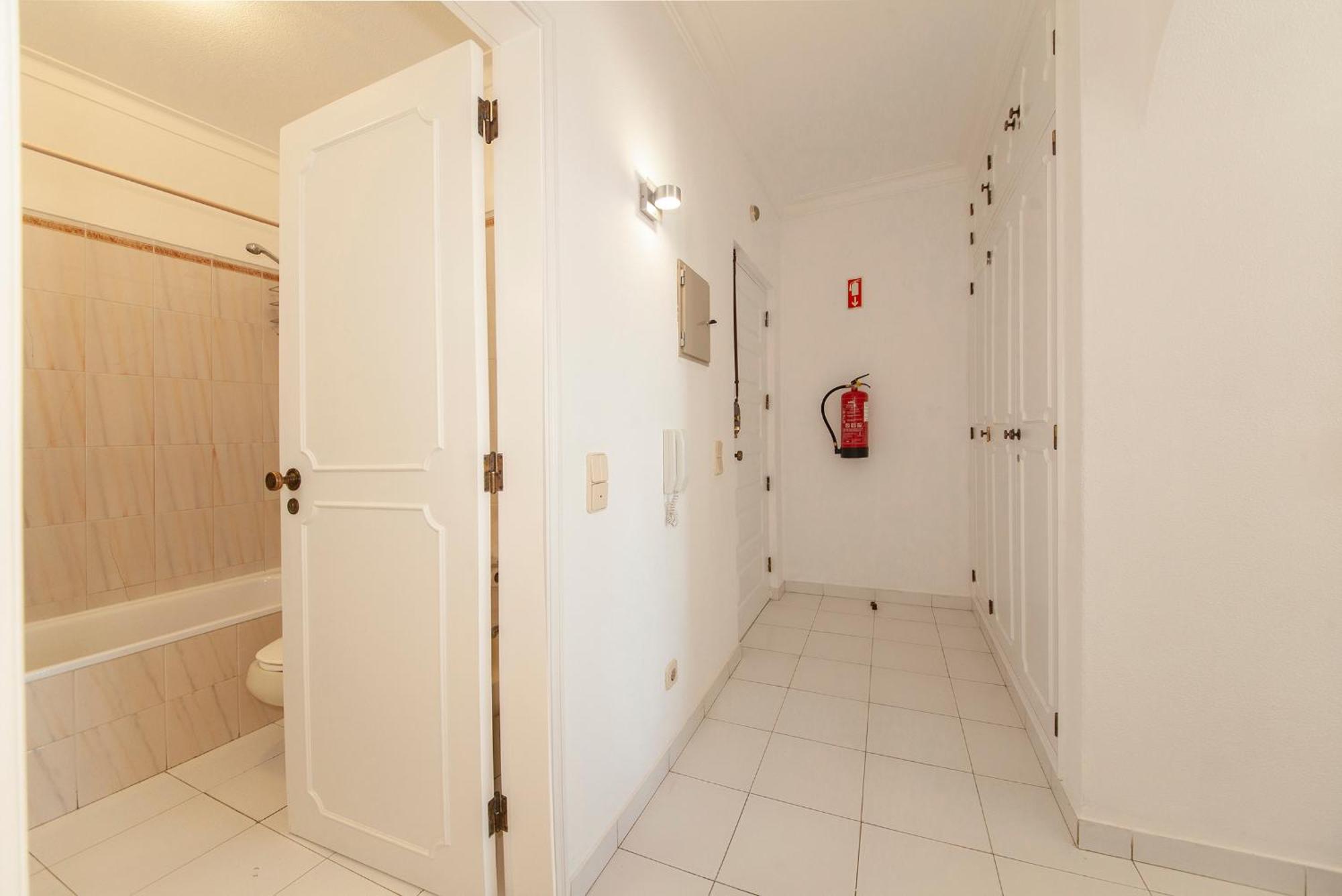 B25 - Candimar Beach Apartment Portimao Bagian luar foto